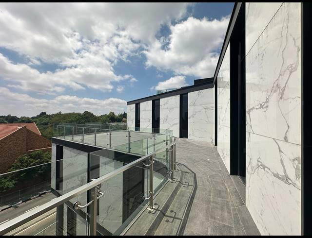733M² OFFICE TO LET IN SANDTON CENTRAL
